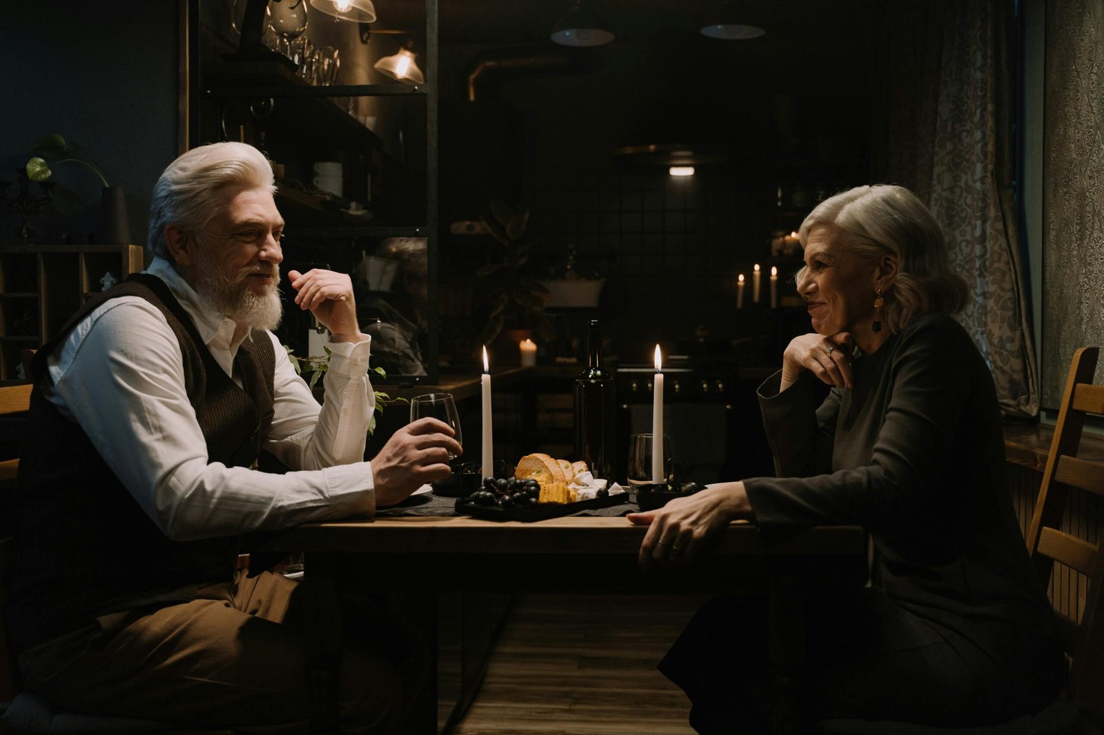 Eifersucht überwinden: Was wirklich hilft (laut Paartherapeuten)